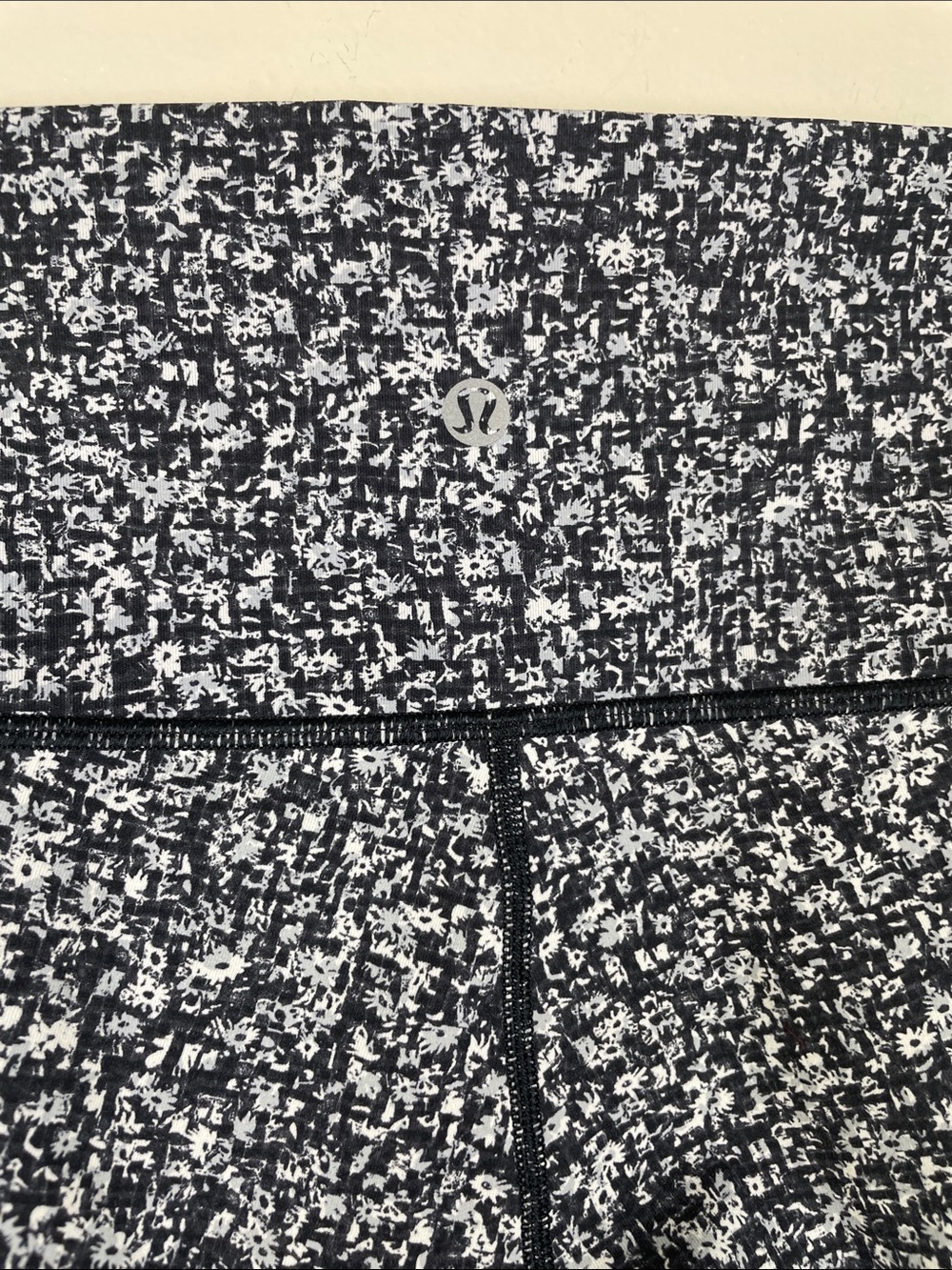 lululemon athletica Black & Grey Speckled Leggings. Size 10 - Picture 3 of 6